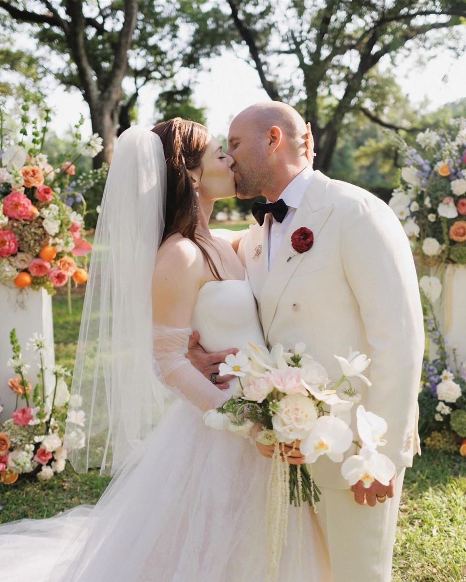 IMG_8927 kiss the bride